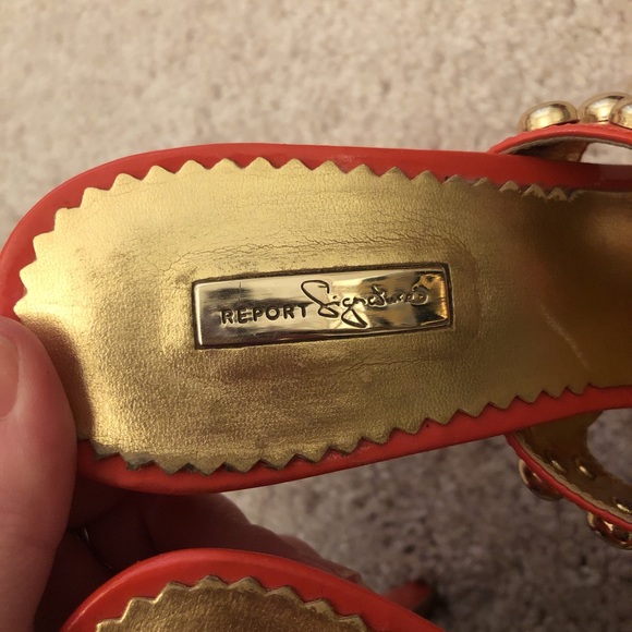 Coral Heels with Gold Stud Details Size 6 - Picture 6 of 6